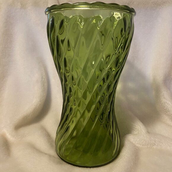 Vintage ~ Diamond Pattern Vase ~ Green Glass ~ Scalloped Top Edge ~ 8" Tall - Picture 1 of 4